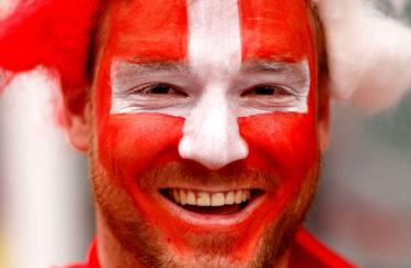 Supporter Suisse visage peint couleurs suisses
